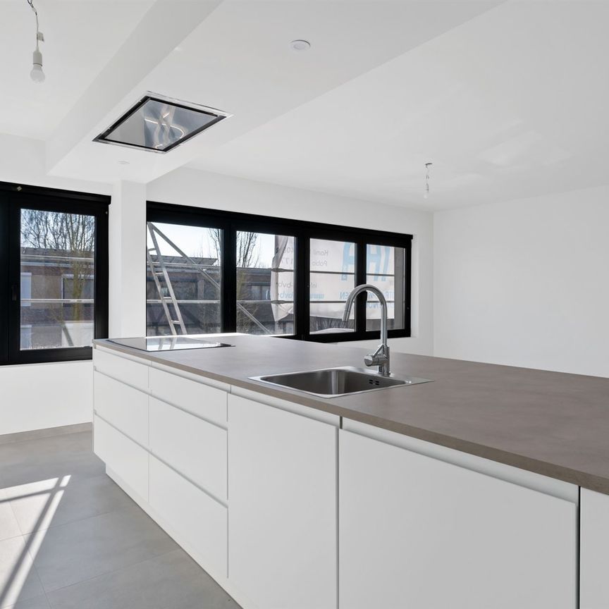 Energiezuinig BEN-appartement Vernieuwd 2-slaapkamerappartement met garagebox en zonnepanelen! - Photo 1