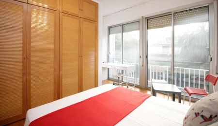 Carrer de González Tablas, Barcelona, Catalonia 08034 - Photo 2