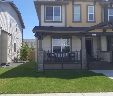 Beautiful, Spacious Townhome (End Unit) — 3 Bedrooms Townhouse - Photo 1