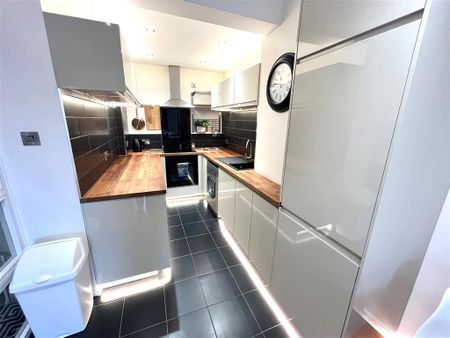 1 bedroom flat to rent - Photo 2