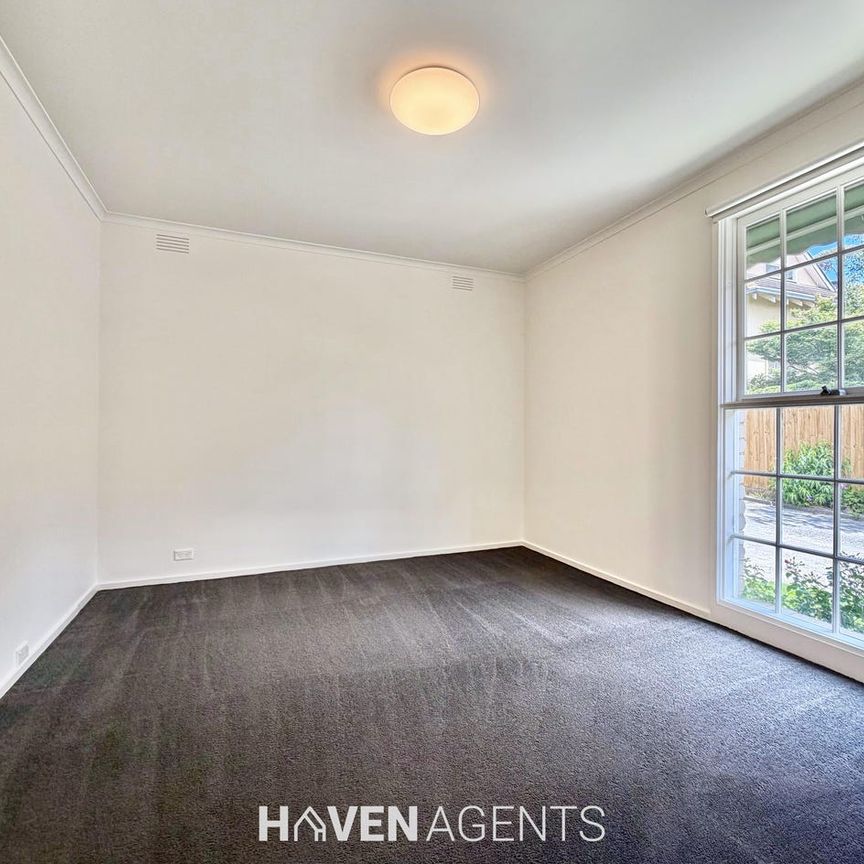 TASTEFULLY UPDATED TWO BEDROOM UNIT IN UNBEATABLE BEACHSIDE LOCALE I HAVEN AGENTS - Photo 1