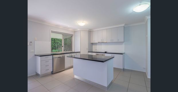 Great size home in Jones Hill! - Photo 1