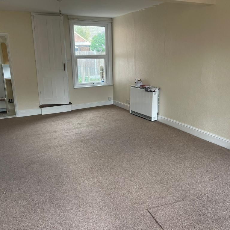 2 bedroom end of terrace house to rent - Photo 1
