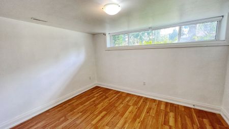 For Lease - 32 Collins Crescent Unit# Lower, Aurora, Ontario - Photo 2