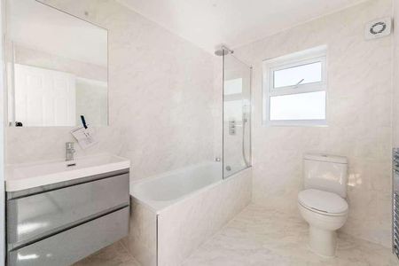 Norbury Court Road, Norbury, SW16 - Photo 4