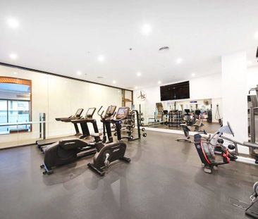 Location, Lifestyle & Luxury — The Perfect Inner-City Home! - Photo 4