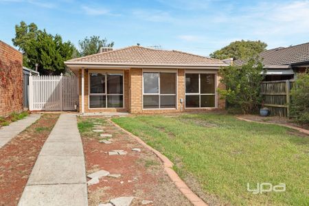 FAMILY HOME IN PRIME LOCATION - Photo 2