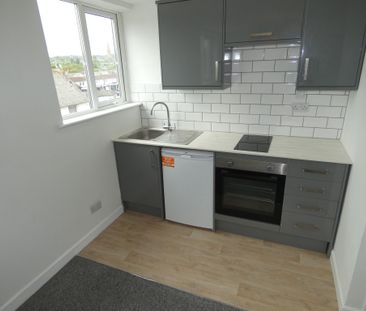 1 bed Apartment - To Let - Photo 2