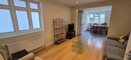 3 bedroom chalet to rent - Photo 3