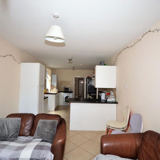 5 bedroom detached house to rent - Photo 1