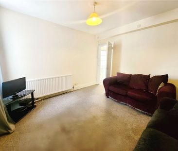 Harvest Road, Englefield Green, Egham, Surrey, TW20 0QS - Photo 1