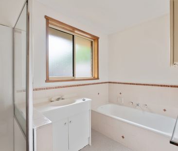 Immaculate two bedroom villa - Photo 4