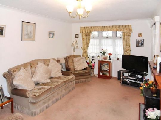 2 bedroom Bungalow To Let - Photo 1