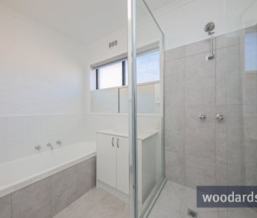 “Stylishly Updated Top-Floor Apartment in the Heart of Kew” - Photo 6
