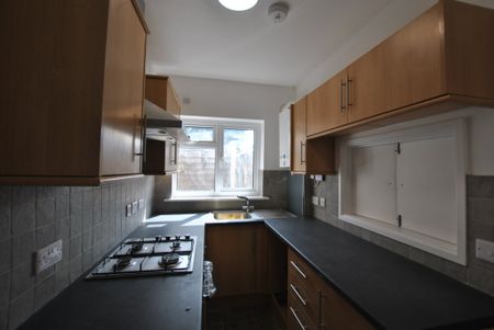 High Street, Snodland, London - Photo 3