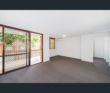 2/12 Brasted St, Taringa, Qld 4068 - Photo 2