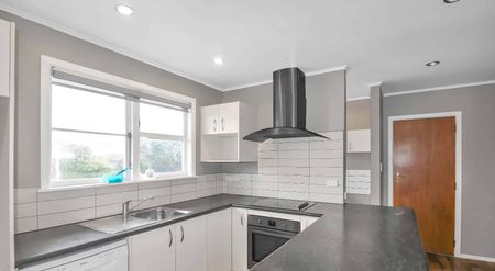 Family Home For You in Maungaraki - Photo 2