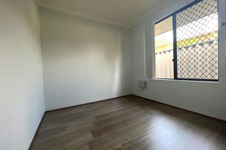 Fresh, Spacious & Super Convenient - Photo 2