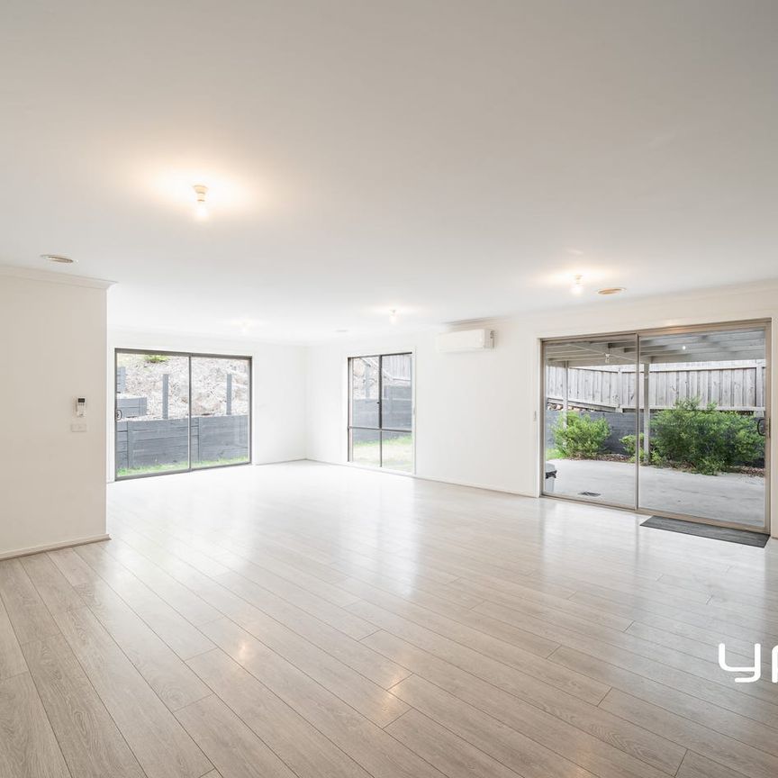 Family Living in a Prime, Nature-Filled Location - Photo 1