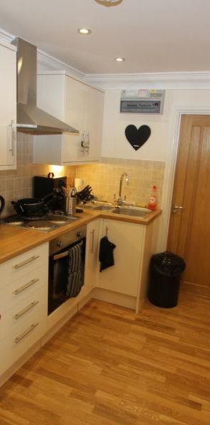 Claremont Avenue, Woking - 1 bedroomProperty for lettings - Seymours - Photo 1