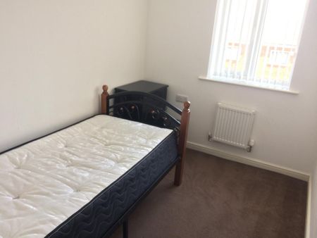 4 bedroom end of terrace house to rent - Photo 5