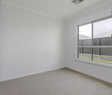 27 Ficinia Street, Riverlea Park - Photo 3