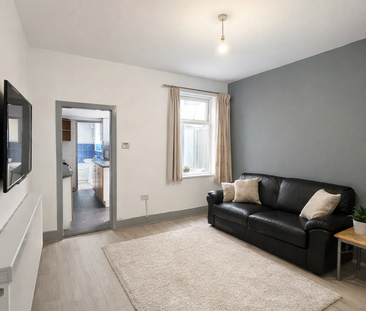 6 bedroom terraced house to rent - Photo 1