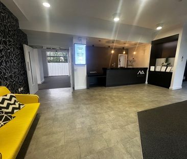 Studio Flat, West Point, M16 - Photo 1