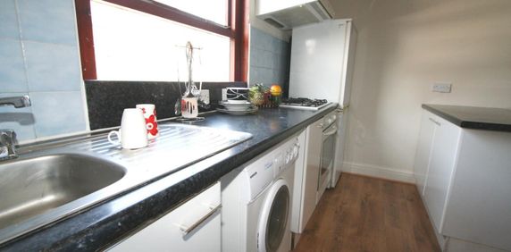 329 KIRKSTALL ROAD Leeds - LS4 2HD - Photo 2