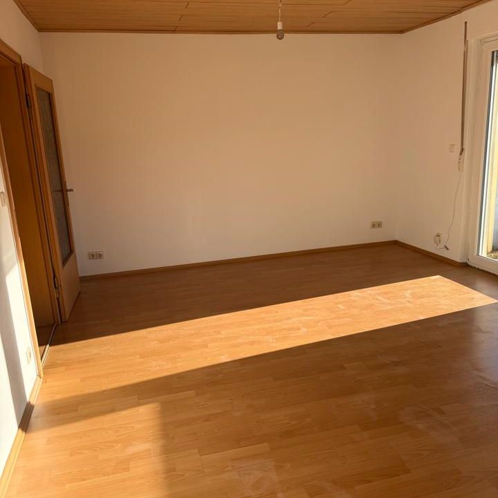 Erdgeschosswohnung mit Garten und Garage - Photo 1