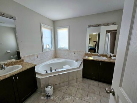 Detached Home For Lease | N8132004 - Photo 3