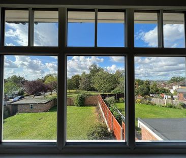 4 bedroom semi-detached house to rent - Photo 1