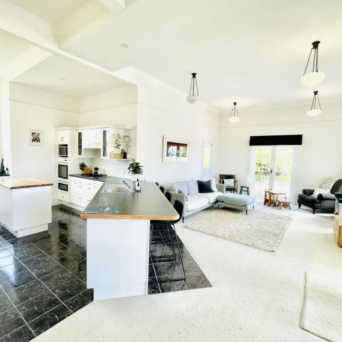 A spacious, fully furnished family home - Photo 1