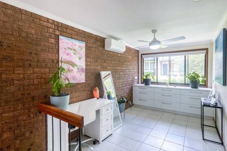 Beachside Bliss: 2-Bedroom Unit with Garage in Surf Beach! - Photo 3