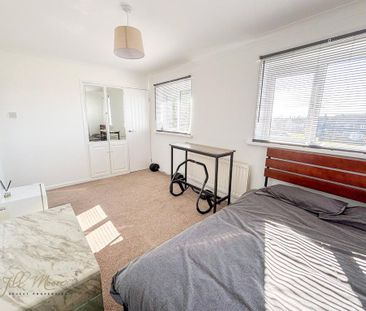 2 bedroom semi-detached house to rent - Photo 6