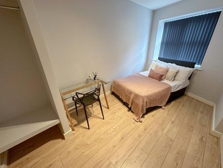 6 bedroom terraced house to rent - Photo 2