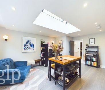 2 Bedroom Apartment, Beak Street, Soho, W1F - Photo 1