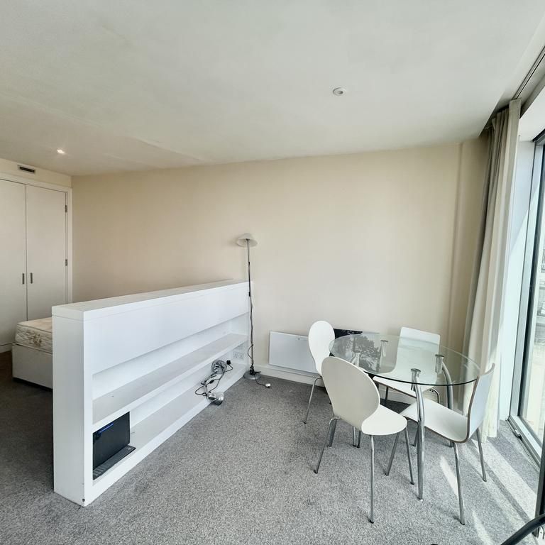 Studio to rent - Photo 1