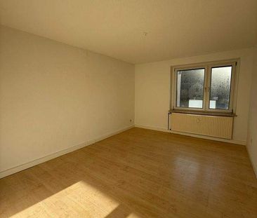 Wohnen im Grünen - 3 Raum Wohnung Hartenstein ab 05/2025 zu vermieten - Photo 3