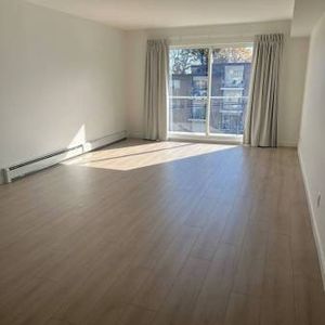 CLOSE TO RCH & SKYTRAIN *BONUS* 1 Bedroom Suites - Photo 2