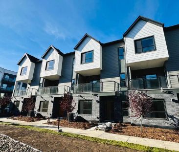 ✨ Modern 3-Bedroom Townhouse • A/C • Double Attached Garage — 3 Bed... - Photo 1