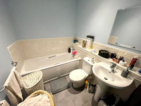 2 bedroom flat to rent - Photo 4