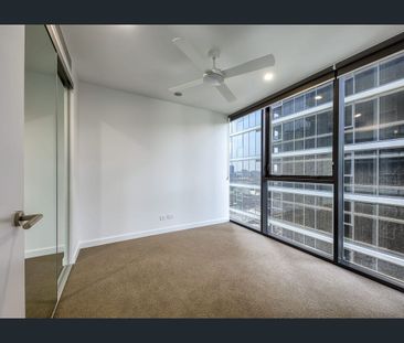 Stunning, Modern One Bedroom Apartment! - Photo 2