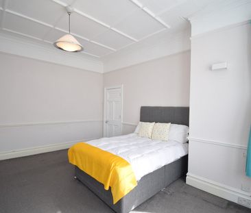 Room in a Shared House, James Avenue, NW2 - Photo 1