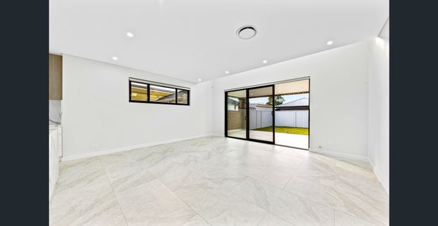 Contemporary & Conveniently Located - Photo 1
