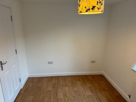 2 Bedroom Flat - Photo 3