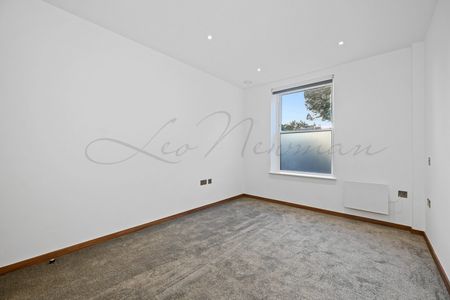 AC Court, Limehouse, KT7 - Photo 4