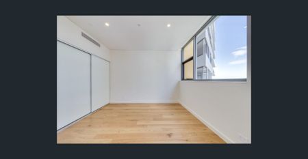 Luxurious Spacious Apartment with oversized study area in Prime Location - Photo 2