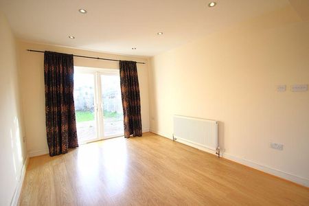 4 bedroom terraced house to rent - Photo 2