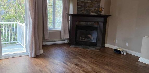 Super condo avec mezzanine, terrasse sur le toit, air climatisée, foyer au bois, abris tempo payé l'hiver - 1 espace de stationnement - Photo 2